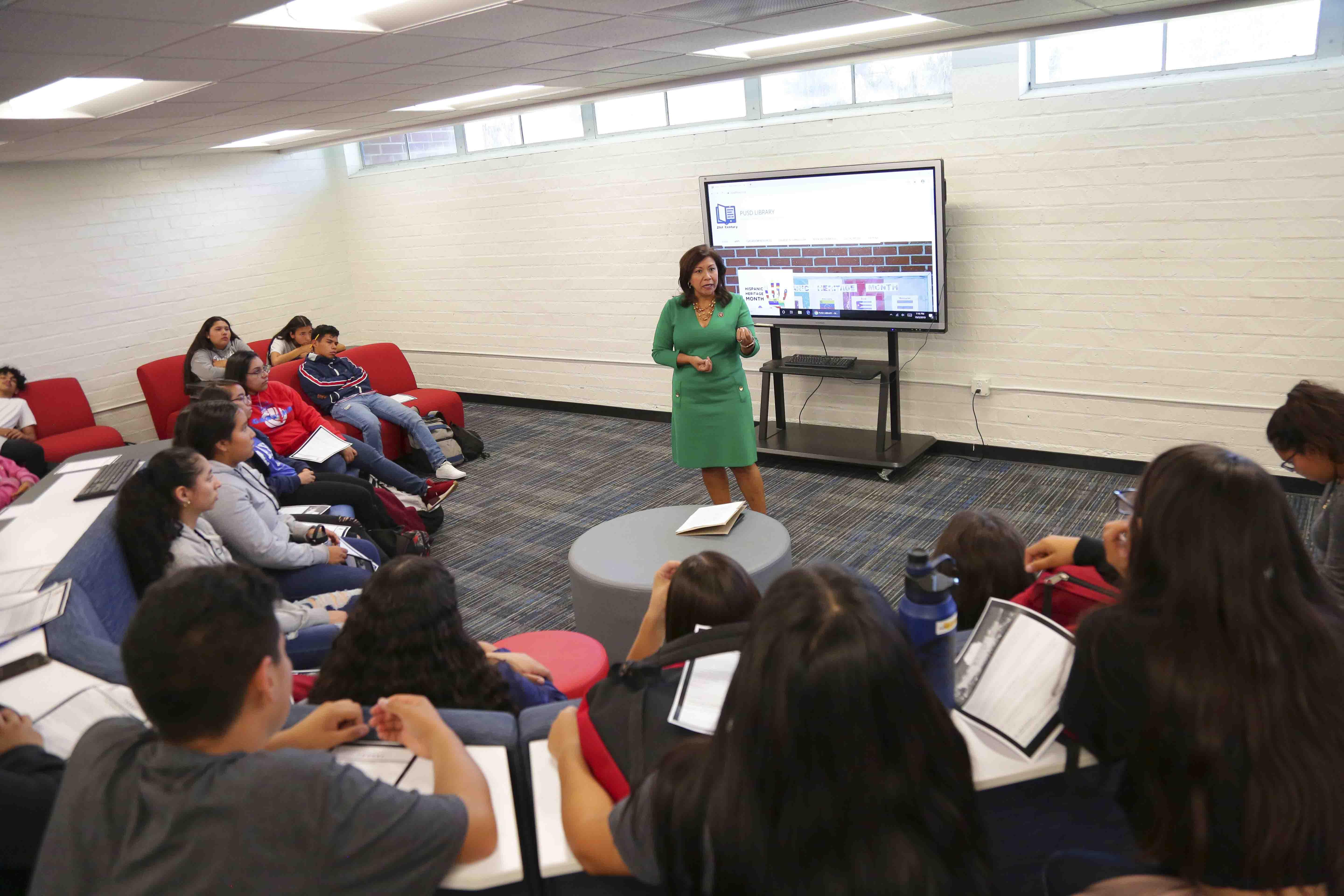 Ganesha High School students had an opportunity to ask questions for Congresswoman Torres during her visit at the Ganesha Library #PUSD #Proud2bepusd #GaneshaGIANTS